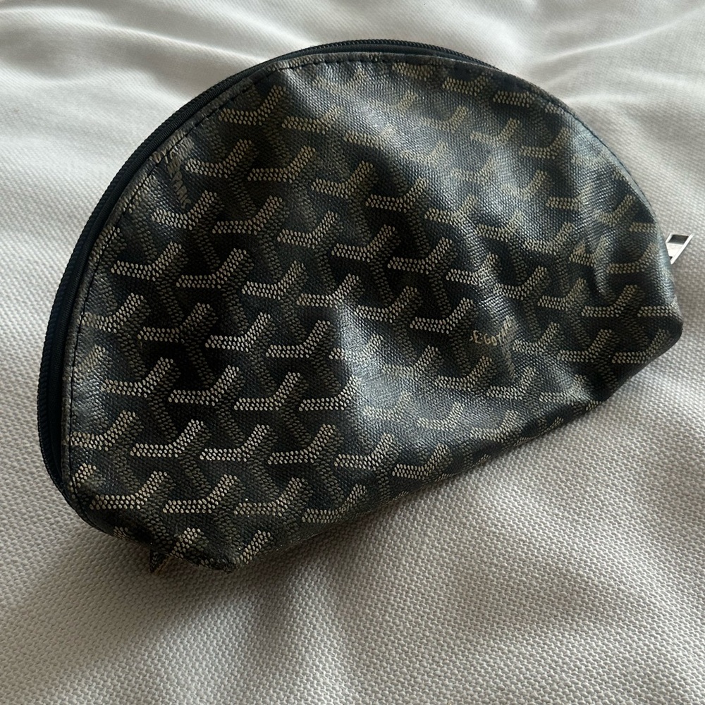 GOYARD classic cosmetic case black monogram.